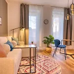 Fullhouse Premium Apartments H11